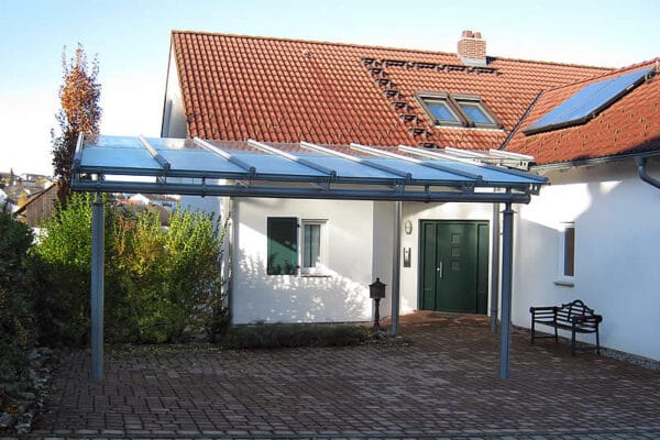 Carport mit Haustürüberdachung