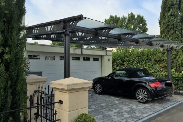 Carport aus Aluminium und Glas