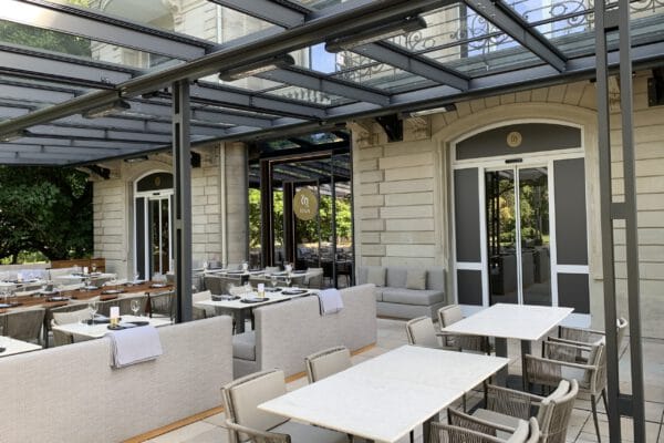 Überdachung einer Gastronomieterrasse in Baden-Baden