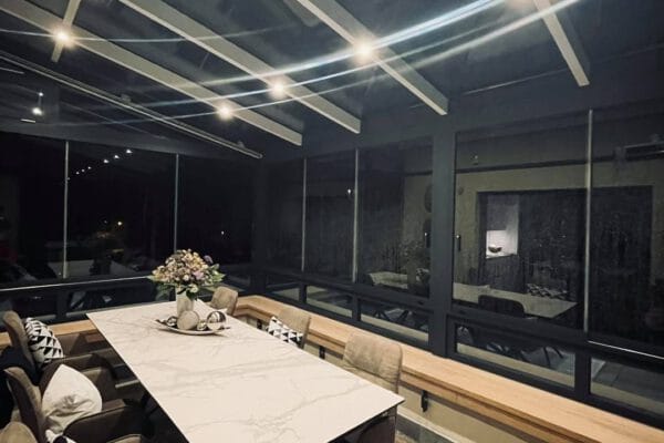 D & F stimmungsvolle Terrassenüberdachung in Potsdam