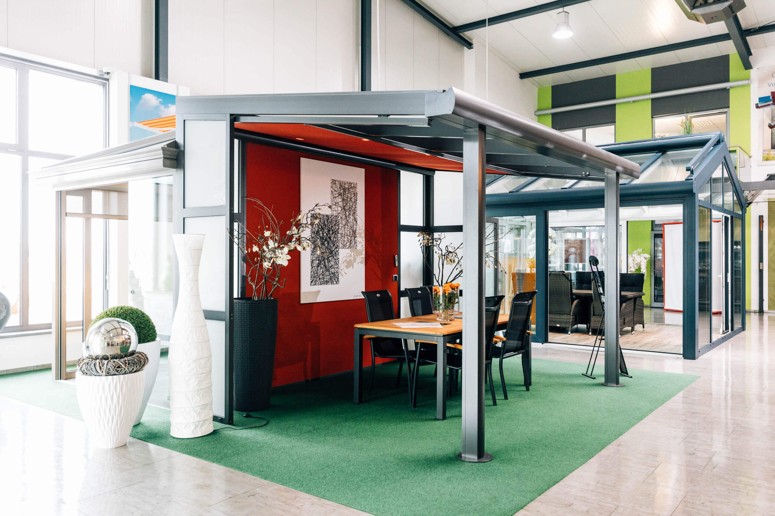 D&F Ausstellung mit rotem Wintergartenmodell