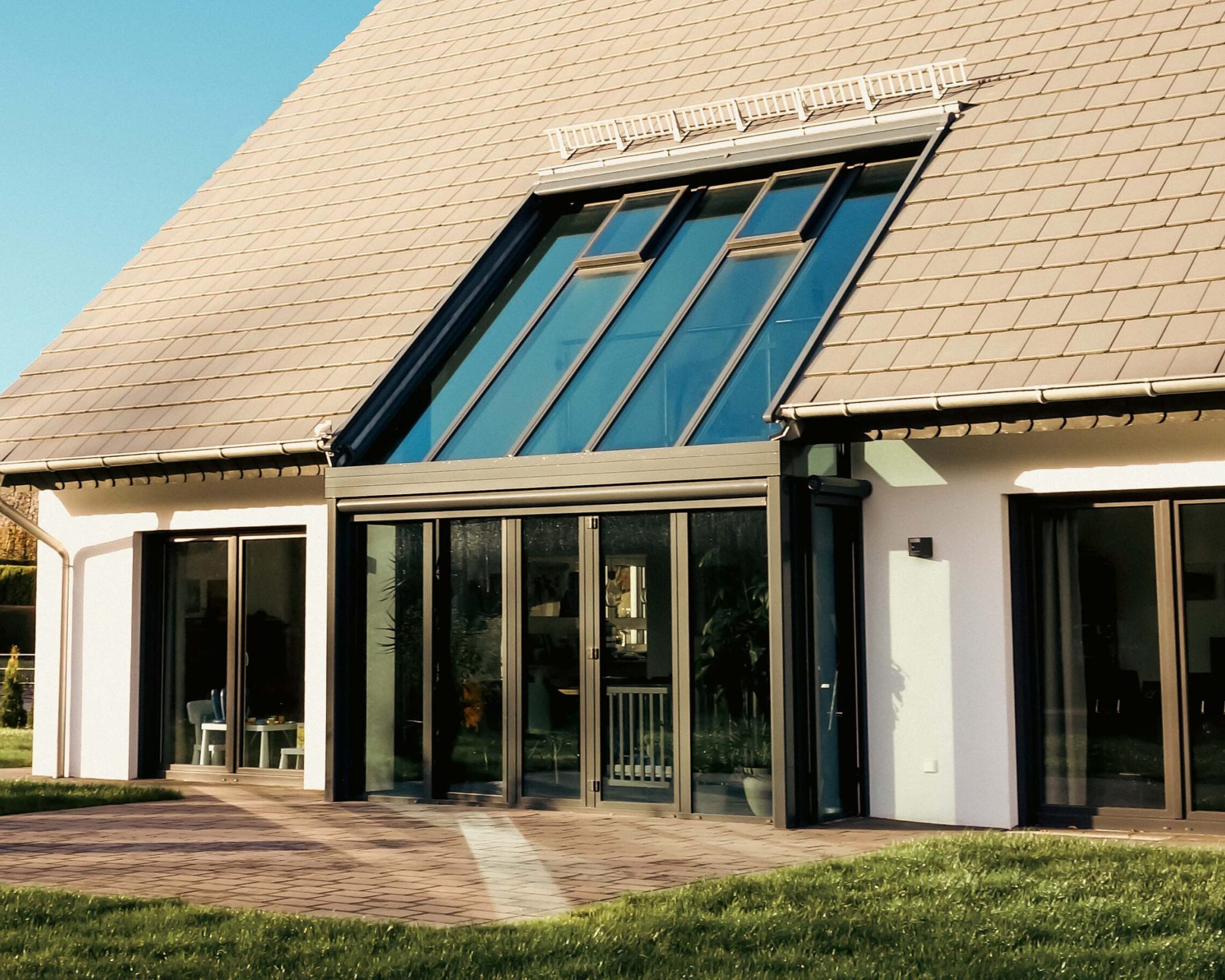 Moderner Wintergarten aus Glas und Aluminium